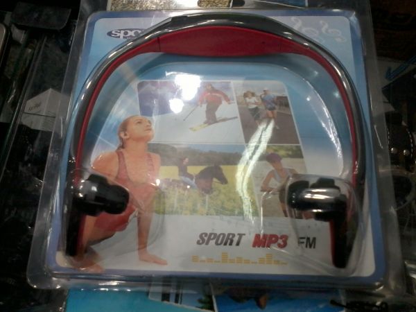 Fone de ouvido Tiara MP3 com radio FM e entrada p/ cartão